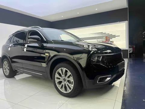 Lynk & Co 01