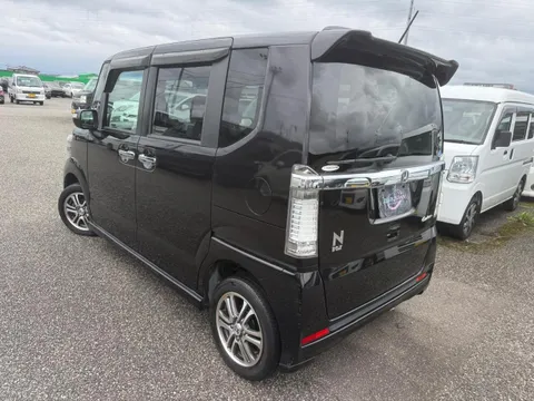 Honda N-BOX Custom