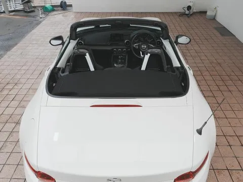Mazda MX-5 (Roadster)