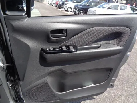 Mitsubishi eK X
