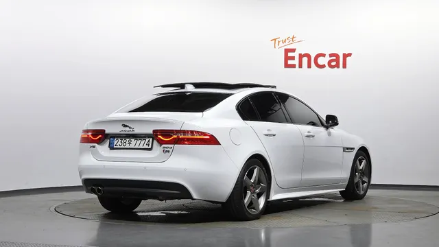 Jaguar XE