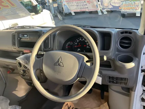 Mitsubishi Minicab Van
