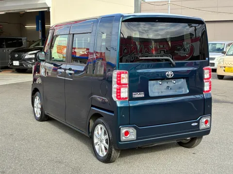 Toyota Pixis Mega