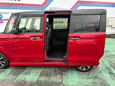 Honda N-BOX Custom