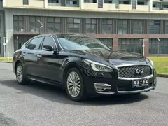 Infiniti Q70