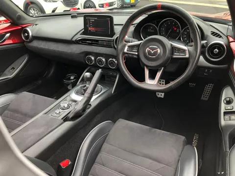 Mazda MX-5 (Roadster)