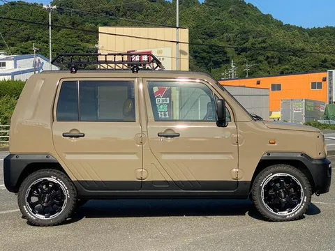 Daihatsu Naked