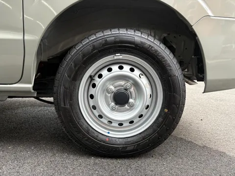 Nissan Clipper Van