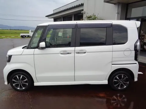 Honda N-BOX Custom