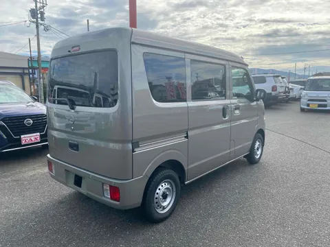 Nissan Clipper Van