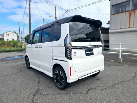 Honda N-BOX Custom