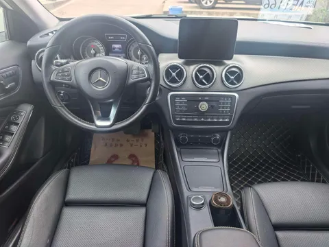Mercedes-Benz Mercedes-Benz GLA