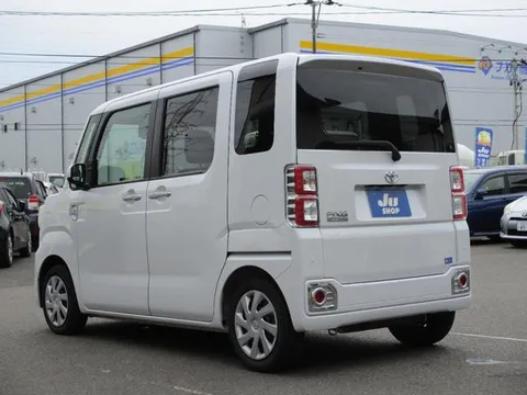 Toyota Pixis Mega