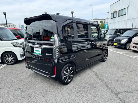 Honda N-BOX Custom