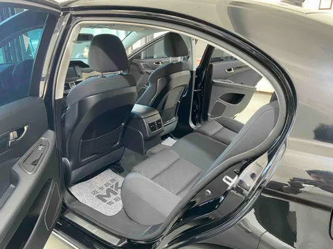Hongqi H7