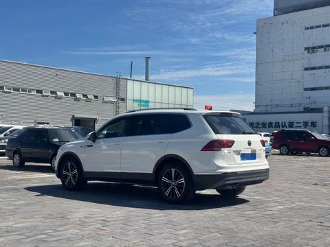 Volkswagen Tiguan L