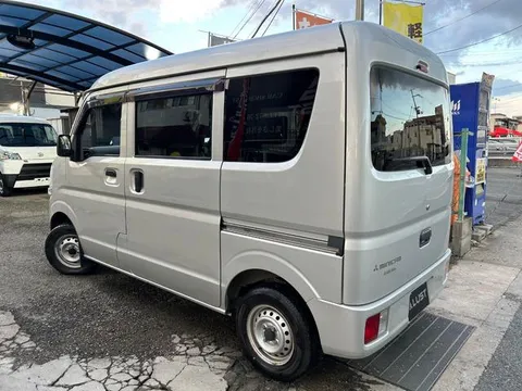Mitsubishi Minicab Van