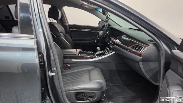 Genesis G90 (EQ900)