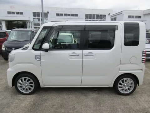 Toyota Pixis Mega