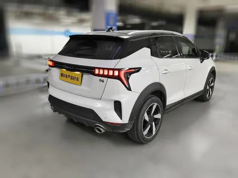 Lynk & Co 06