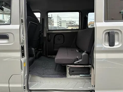 Nissan Clipper Van