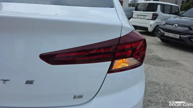 Hyundai Elantra (Avante)