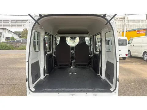 Nissan Clipper Van