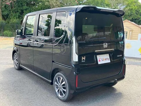Honda N-BOX Custom