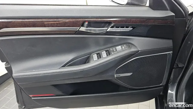 Genesis G90 (EQ900)