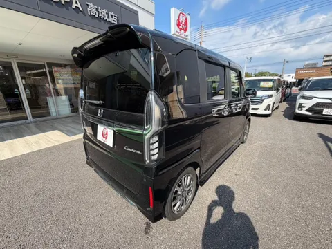 Honda N-BOX Custom
