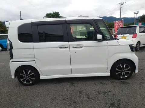 Honda N-BOX Custom