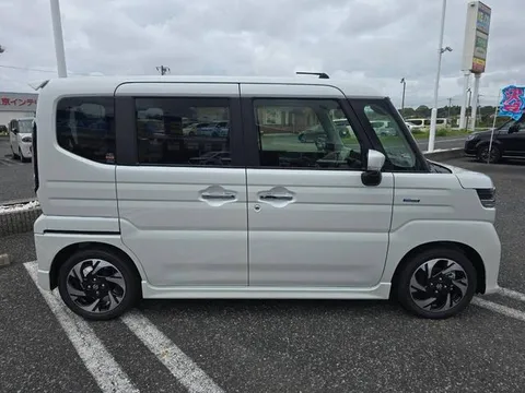 Suzuki Spacia Custom