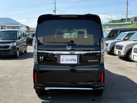 Honda N-BOX Custom