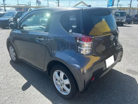 Toyota iQ