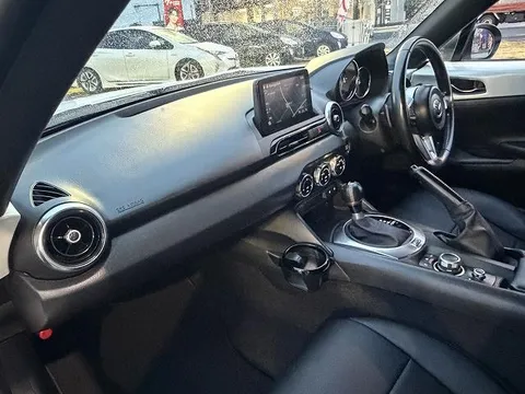 Mazda MX-5 (Roadster)