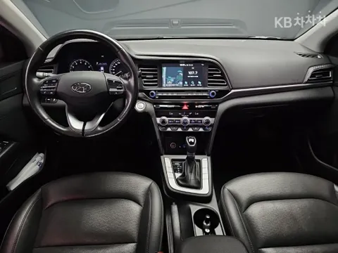 Hyundai Elantra (Avante)