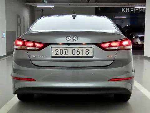 Hyundai Elantra (Avante)
