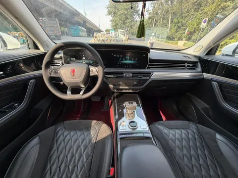 Hongqi HS5