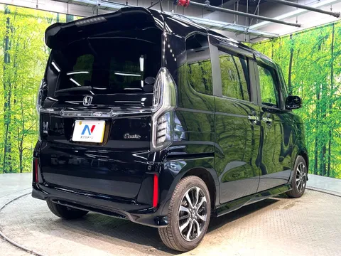 Honda N-BOX Custom