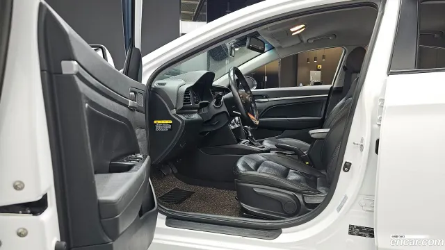 Hyundai Elantra (Avante)