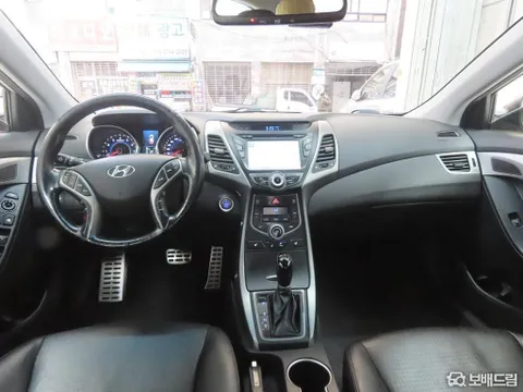 Hyundai Elantra (Avante)