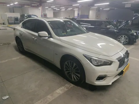 Infiniti Q50L