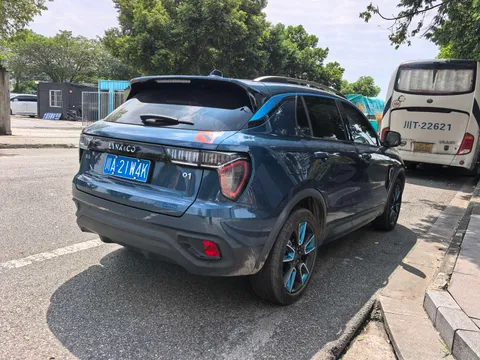 Lynk & Co 01