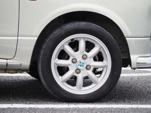 Daihatsu Mira Gino