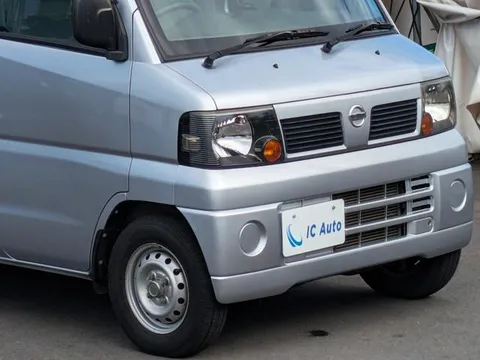 Nissan Clipper Van