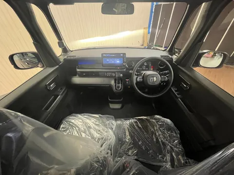Honda N-BOX Custom
