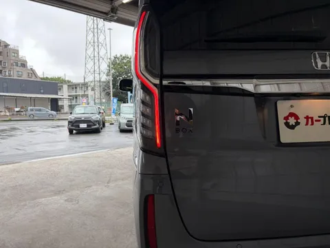 Honda N-BOX Custom