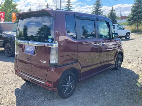 Honda N-BOX Custom