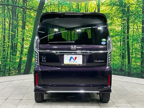 Honda N-BOX Custom