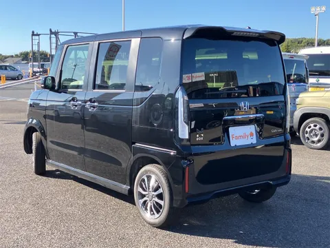 Honda N-BOX Custom